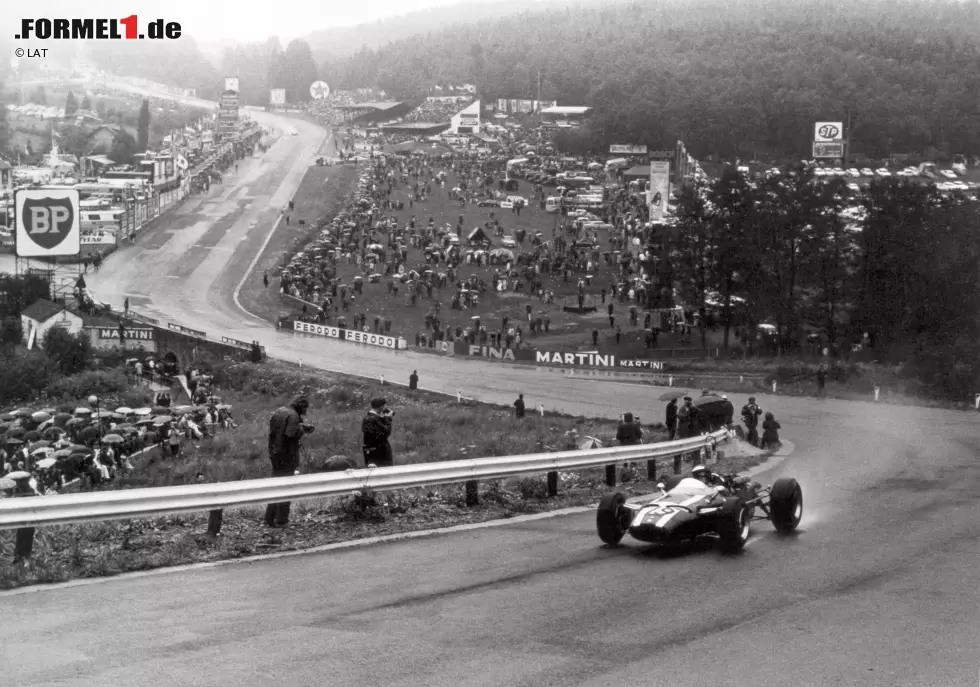 Foto zur News: Die nächsten drei Jahre ist Rindt mit einem Formel-1-Cooper unterwegs. 1966 gelingen ihm - mit Maserati-Motor, die bisher größten Erfolge. So gewinnt er wird er im Regen von Spa Zweiter, die WM schließt er als Dritter ab.