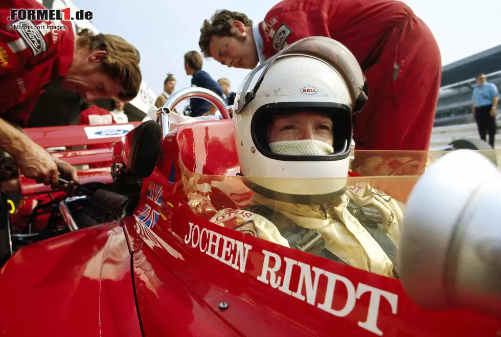 Rindt (hier 1970 auf dem Hockenheimring) wird nur 28 Jahre alt. Obwohl er die letzten vier Rennen der Saison nicht bestreiten kann, reicht sein Punktevorsprung, um Weltmeister des Jahres 1970 zu werden. Foto zur News: Rindt (hier 1970 auf dem Hockenheimring) wird nur 28 Jahre alt. Obwohl er die letzten vier Rennen der Saison nicht bestreiten kann, reicht sein Punktevorsprung, um Weltmeister des Jahres 1970 zu werden.