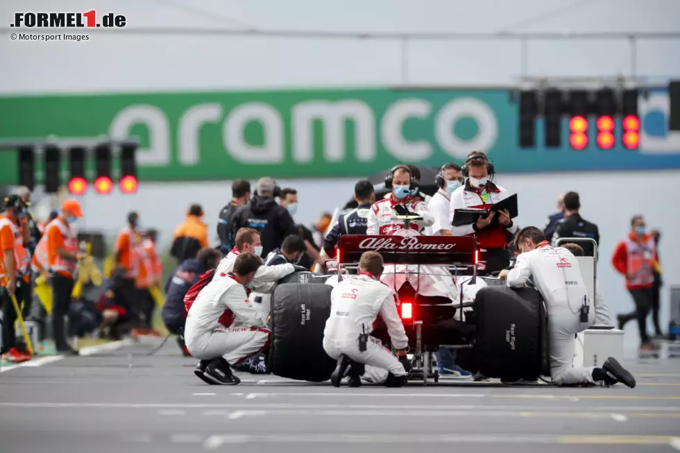 Foto zur News: In der Formel 1 wird nichts dem Zufall überlassen. Für alles gibt es Regeln. Während die wichtigsten Vorschriften dabei allgemein bekannt sind, haben wir uns einmal durch das komplette sportliche Reglement gegraben und einige - teils kuriose - Regeln gefunden, die so nicht jeder auf dem Schirm haben dürfte ...