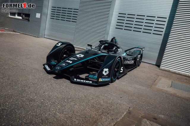 Foto zur News: Das schwarze Design des Formel-E-Autos von Mercedes.
