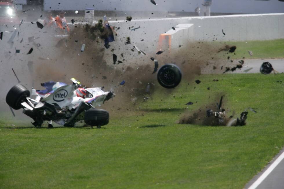 Foto zur News: Kubicas Horrorunfall in Kanada (2007): Kaum zu glauben, dass der Pole diesen Unfall mehr oder weniger unbeschadet übersteht. Kubicas Crash zeigt, wie sicher die Formel 1 mittlerweile geworden ist. Übrigens ermöglicht der Unfall einem gewissen Sebastian Vettel sein Debüt, weil Kubica das folgende Rennen auslassen muss.