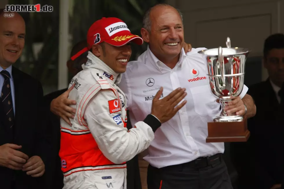 Ron Dennis tritt zurück (2009): Eine weitere Ära endet in diesem Jahrzehnt, als Ron Dennis 2009 als McLaren-Teamchef zurücktritt. Seit 1981 hat er die Geschicke beim Traditionsteam geleitet und Fahrer wie Niki Lauda, Alain Prost und Ayrton Senna zum WM-Titel geführt. Bei McLaren und in der Formel 1 bricht eine neue Zeitrechnung an. Foto zur News: Ron Dennis tritt zurück (2009): Eine weitere Ära endet in diesem Jahrzehnt, als Ron Dennis 2009 als McLaren-Teamchef zurücktritt. Seit 1981 hat er die Geschicke beim Traditionsteam geleitet und Fahrer wie Niki Lauda, Alain Prost und Ayrton Senna zum WM-Titel geführt. Bei McLaren und in der Formel 1 bricht eine neue Zeitrechnung an.