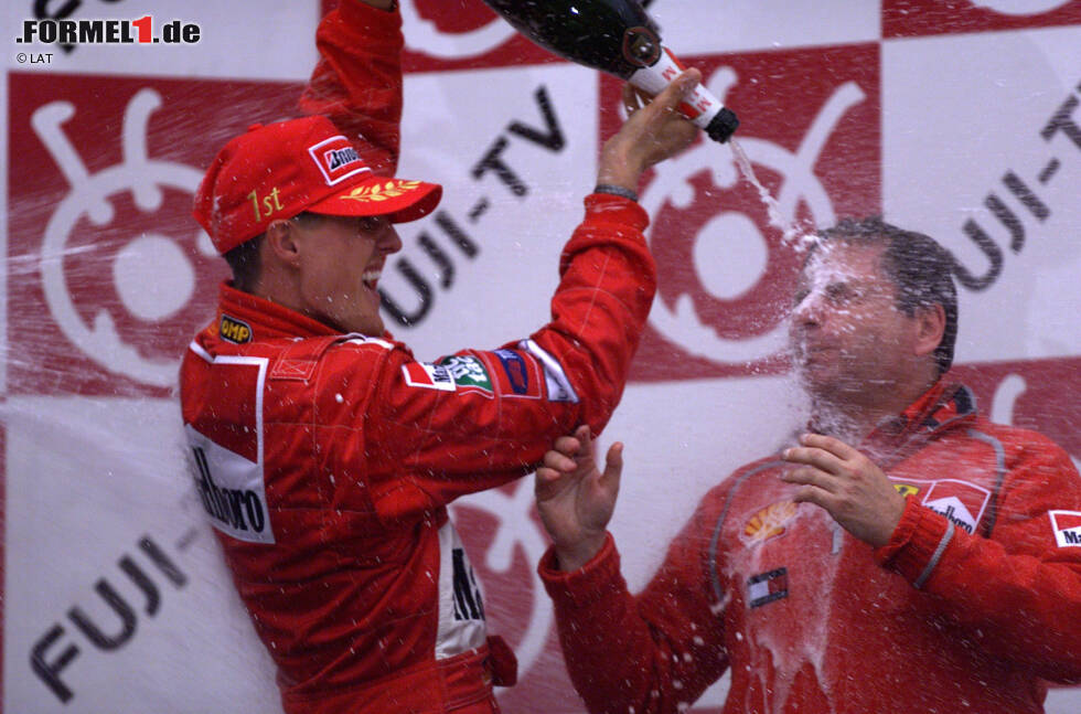 Michael Schumachers erster Ferrari-Titel (2000): In Suzuka beendet Michael Schumacher eine mehr als 20-jährige Durststrecke. Er krönt sich zum ersten Ferrari-Weltmeister seit Jody Scheckter 1979. Zudem ist es der Auftakt in eine neue Ära, in der "Schumi" fünf WM-Titel in Folge holen und zahlreichen Rekord brechen wird. Michael Schumachers erster Ferrari-Titel (2000): In Suzuka beendet Michael Schumacher eine mehr als 20-jährige Durststrecke. Er krönt sich zum ersten Ferrari-Weltmeister seit Jody Scheckter 1979. Zudem ist es der Auftakt in eine neue Ära, in der "Schumi" fünf WM-Titel in Folge holen und zahlreichen Rekord brechen wird.