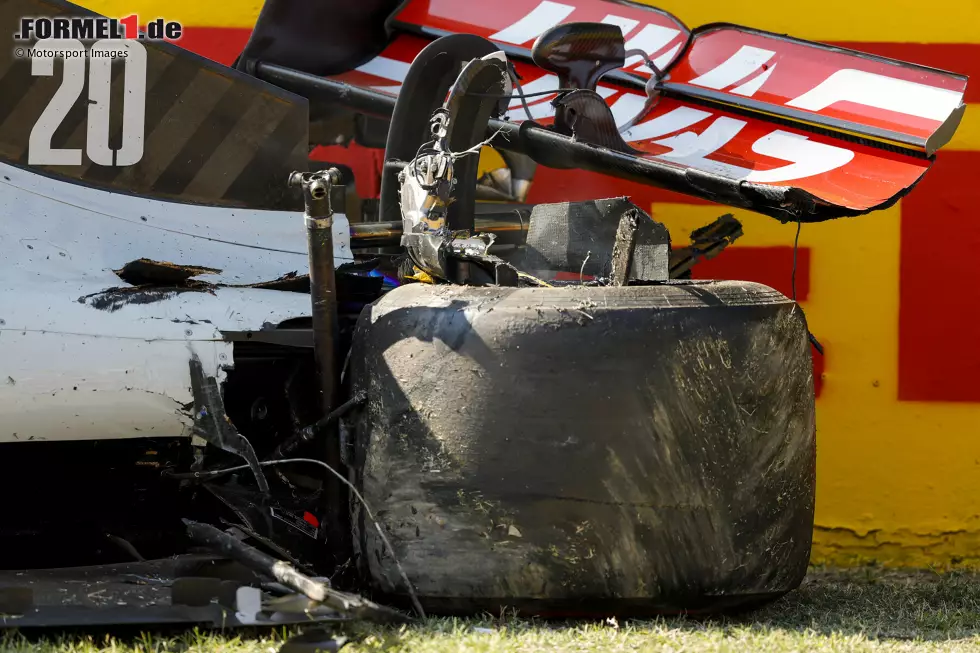 Foto zur News: Kevin Magnussen (4): Letzter Platz im Qualifying, während der Teamkollege den Sprung in Q2 schaffte. Rennen dann quasi nicht bewertbar, weil auch er gleich zu Beginn rausgecrasht wurde. Nicht seine Schuld, aber Argumente für eine bessere Note konnte er damit natürlich nicht mehr liefern.