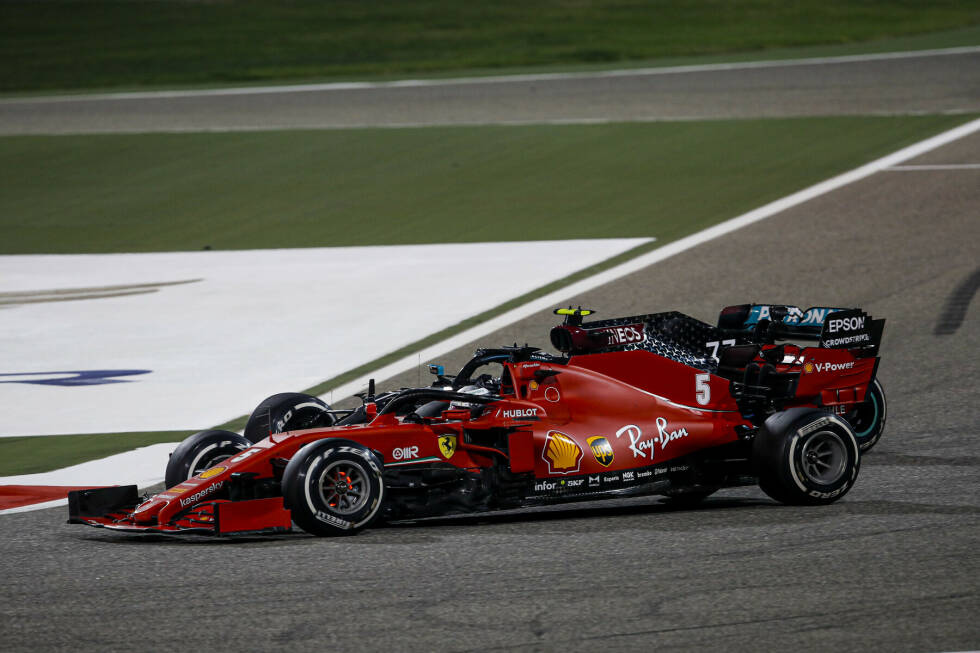 Foto zur News: Sebastian Vettel (4): Im Qualifying zum zweiten Mal in Folge schneller als Leclerc, doch im Rennen kehrte sich das Kräfteverhältnis bei Ferrari wieder um. Unter anderem gab&#039;s - wie auch schon 2019 in Bahrain - einen Dreher. Am Ende P13. Vor der 5 rettet ihn, dass der Ferrari an diesem Wochenende sowieso kaum konkurrenzfähig war.