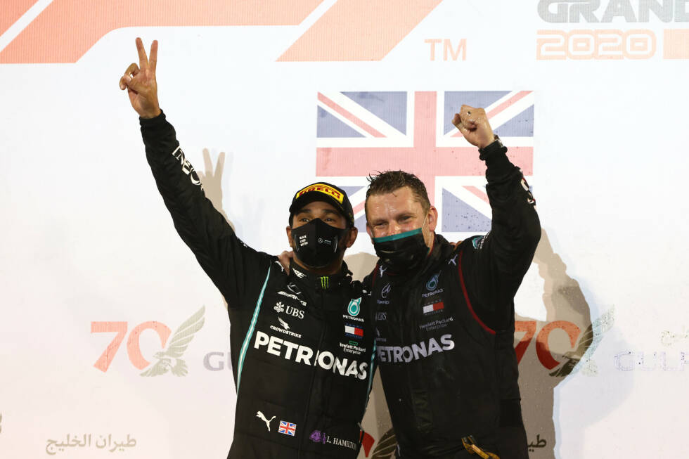Foto zur News: Lewis Hamilton (1): Pole-Position, Sieg, fehlerfreie Leistung. Der Weltmeister liefert auch nach seinem Titelgewinn weiter ab. Bahrain war bereits der fünfte Sieg in Serie, nächste Woche könnte er mit dem sechsten Triumph einen neuen persönlichen Rekord aufstellen. Und nach diesem Wochenende muss man fragen: Wer sollte ihn stoppen ...?