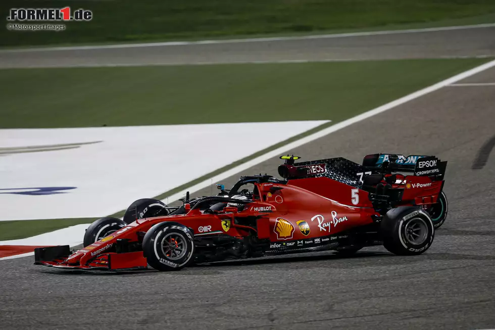 Sebastian Vettel (4): Im Qualifying zum zweiten Mal in Folge schneller als Leclerc, doch im Rennen kehrte sich das Kräfteverhältnis bei Ferrari wieder um. Unter anderem gab's - wie auch schon 2019 in Bahrain - einen Dreher. Am Ende P13. Vor der 5 rettet ihn, dass der Ferrari an diesem Wochenende sowieso kaum konkurrenzfähig war. Foto zur News: Sebastian Vettel (4): Im Qualifying zum zweiten Mal in Folge schneller als Leclerc, doch im Rennen kehrte sich das Kräfteverhältnis bei Ferrari wieder um. Unter anderem gab's - wie auch schon 2019 in Bahrain - einen Dreher. Am Ende P13. Vor der 5 rettet ihn, dass der Ferrari an diesem Wochenende sowieso kaum konkurrenzfähig war.
