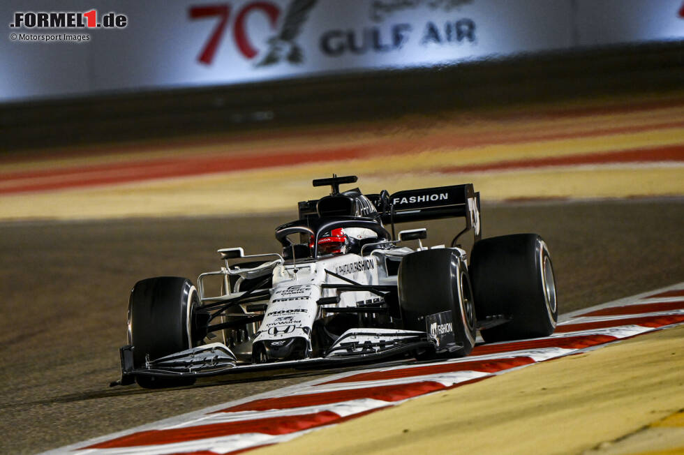 Daniil Kwjat (5): Nicht das Wochenende des Russen. Im Rennen zunächst unverschuldet in den Grosjean-Crash verwickelt, nach dem Neustart dann allerdings Stroll mit einem etwas zu optimistischen Manöver abgeräumt. Das einzig Positive für ihn ist, dass beide Unfälle verhältnismäßig glimpflich ausgegangen sind. Daniil Kwjat (5): Nicht das Wochenende des Russen. Im Rennen zunächst unverschuldet in den Grosjean-Crash verwickelt, nach dem Neustart dann allerdings Stroll mit einem etwas zu optimistischen Manöver abgeräumt. Das einzig Positive für ihn ist, dass beide Unfälle verhältnismäßig glimpflich ausgegangen sind.