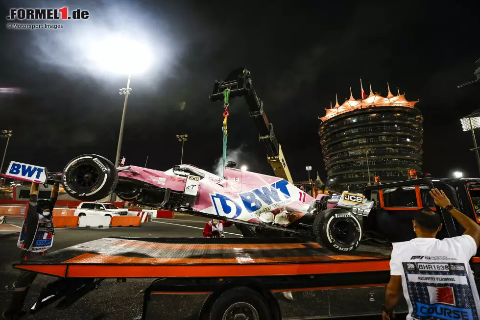 Sergio Perez (1): Der tragische Held am Sonntag. Ohne den Motorschaden wäre es sicher der zweite Podestplatz in Serie für den Mexikaner geworden, der erneut eine Spitzenleistung zeigte. Bewies auch menschlich Größe, als er nach dem Rennen erklärte, dass Grosjeans Gesundheit für ihn viel wichtiger als ein weiterer Pokal sei. Foto zur News: Sergio Perez (1): Der tragische Held am Sonntag. Ohne den Motorschaden wäre es sicher der zweite Podestplatz in Serie für den Mexikaner geworden, der erneut eine Spitzenleistung zeigte. Bewies auch menschlich Größe, als er nach dem Rennen erklärte, dass Grosjeans Gesundheit für ihn viel wichtiger als ein weiterer Pokal sei.