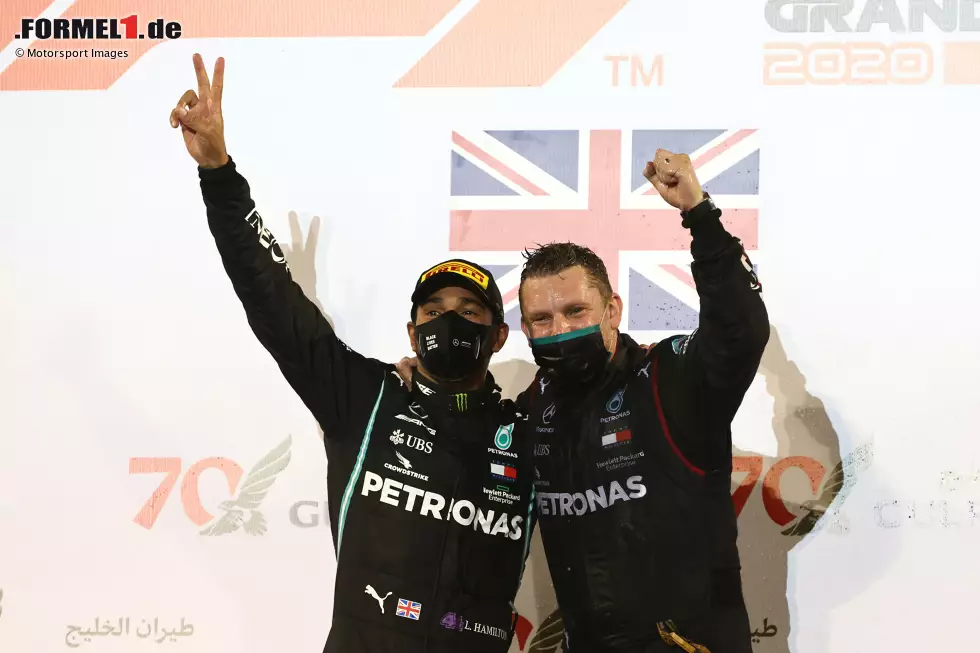 Lewis Hamilton (1): Pole-Position, Sieg, fehlerfreie Leistung. Der Weltmeister liefert auch nach seinem Titelgewinn weiter ab. Bahrain war bereits der fünfte Sieg in Serie, nächste Woche könnte er mit dem sechsten Triumph einen neuen persönlichen Rekord aufstellen. Und nach diesem Wochenende muss man fragen: Wer sollte ihn stoppen ...? Foto zur News: Lewis Hamilton (1): Pole-Position, Sieg, fehlerfreie Leistung. Der Weltmeister liefert auch nach seinem Titelgewinn weiter ab. Bahrain war bereits der fünfte Sieg in Serie, nächste Woche könnte er mit dem sechsten Triumph einen neuen persönlichen Rekord aufstellen. Und nach diesem Wochenende muss man fragen: Wer sollte ihn stoppen ...?