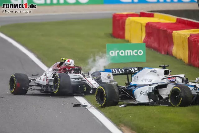 Foto zur News: Antonio Giovinazzi (5): Mal wieder ein unnötiger Fahrfehler des Italieners, der schon 2019 das Rennen in Belgien mit einem Unfall weggeworfen hatte. Aufgrund der guten Ergebnisse von Mick Schumacher, Robert Schwarzman & Co. steht er unter Druck, da ist so ein Crash nicht hilfreich. Hinzu kommt ein unbefriedigendes Qualifying.