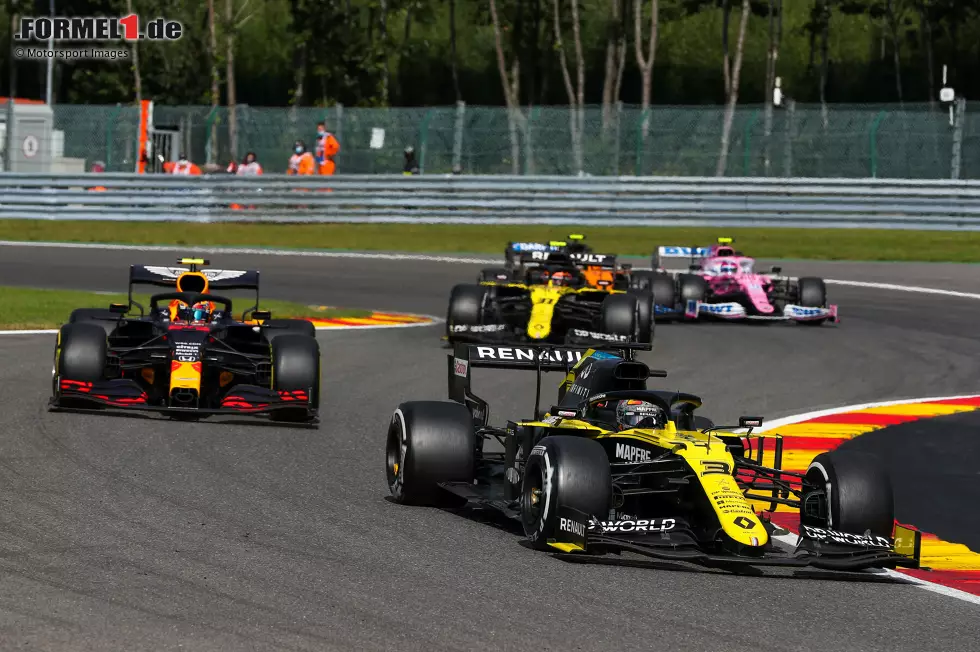 Daniel Ricciardo (1): Unser Mann des Rennens! Zweimal Platz vier, mehr ist mit Renault nicht drin. Beinahe hätte er am Start sogar Max Verstappen geschnappt. Fuhr danach eine starke Pace und taktisch so klug, dass er erst im Ziel die schnellste Runde holte und so verhinderte, dass Lewis Hamilton kontern kann. Foto zur News: Daniel Ricciardo (1): Unser Mann des Rennens! Zweimal Platz vier, mehr ist mit Renault nicht drin. Beinahe hätte er am Start sogar Max Verstappen geschnappt. Fuhr danach eine starke Pace und taktisch so klug, dass er erst im Ziel die schnellste Runde holte und so verhinderte, dass Lewis Hamilton kontern kann.