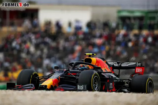 Foto zur News: Alexander Albon (5): Bei einigen Fahrern wurde in der Redaktion dieses Mal hitzig diskutiert - bei ihm nicht. Im Qualifying die übliche halbe Sekunde langsamer als Verstappen, im Rennen dann sogar vom Teamkollegen überrundet. Da stand die Note für uns schnell fest.