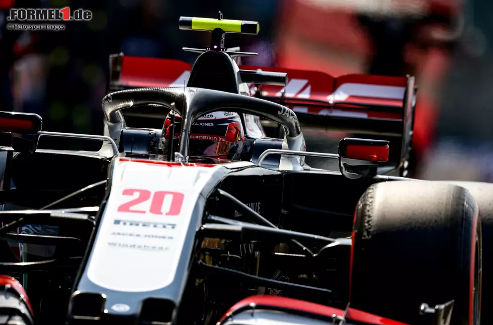 Foto zur News: Kevin Magnussen (4): Im Qualifying komplett von Grosjean versenkt, 0,7 Sekunden war der Teamkollege in Q1 schneller. Im Rennen der Zwischenfall mit Latifi, für den er zu Recht bestraft wurde. Mildernde Umstände gibt&#039;s, weil mit dem Haas aktuell sowieso keine Topergebnisse möglich sind. Eine gnädige 4.