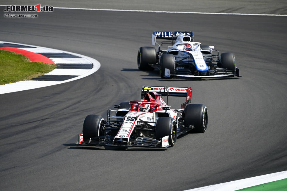 Antonio Giovinazzi (4): Hier gab es in der Redaktion Diskussionen. Im Qualifying immerhin minimal besser als Kimi, weshalb einige für eine 3 votiert haben. Im Rennen dann aber hinter dem "Iceman", der (dank der Strategie) zumindest Grosjean schlagen konnte. Giovinazzi konnte nur die beiden Williams hinter sich lassen. Der Minimalanspruch. Antonio Giovinazzi (4): Hier gab es in der Redaktion Diskussionen. Im Qualifying immerhin minimal besser als Kimi, weshalb einige für eine 3 votiert haben. Im Rennen dann aber hinter dem "Iceman", der (dank der Strategie) zumindest Grosjean schlagen konnte. Giovinazzi konnte nur die beiden Williams hinter sich lassen. Der Minimalanspruch.