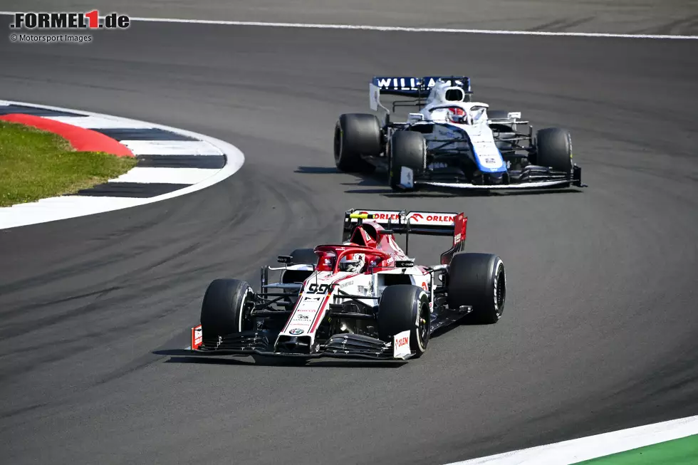 Foto zur News: Antonio Giovinazzi (4): Hier gab es in der Redaktion Diskussionen. Im Qualifying immerhin minimal besser als Kimi, weshalb einige für eine 3 votiert haben. Im Rennen dann aber hinter dem &quot;Iceman&quot;, der (dank der Strategie) zumindest Grosjean schlagen konnte. Giovinazzi konnte nur die beiden Williams hinter sich lassen. Der Minimalanspruch.