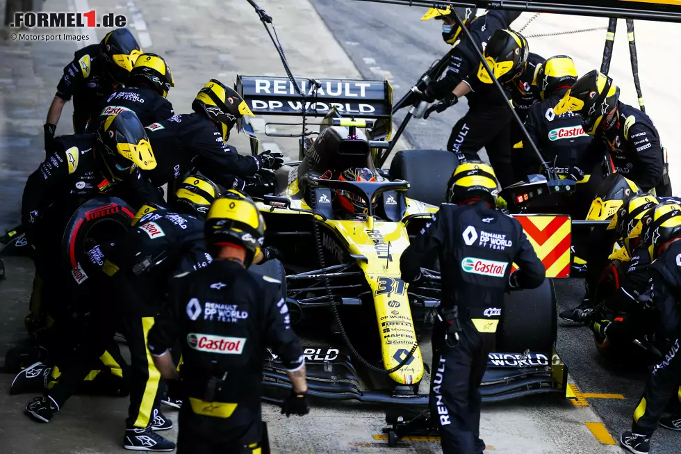 Foto zur News: Esteban Ocon (4): Das war nix. Im Qualifying fast vier Zehntel langsamer als der Teamkollege und von Startplatz 15 aus war das Rennen im Prinzip gelaufen, bevor es angefangen hatte. Dazu der Unfall in FT3, an dem er zumindest eine Mitschuld trägt. Einige in der Redaktion haben da sogar über eine 5 nachgedacht.