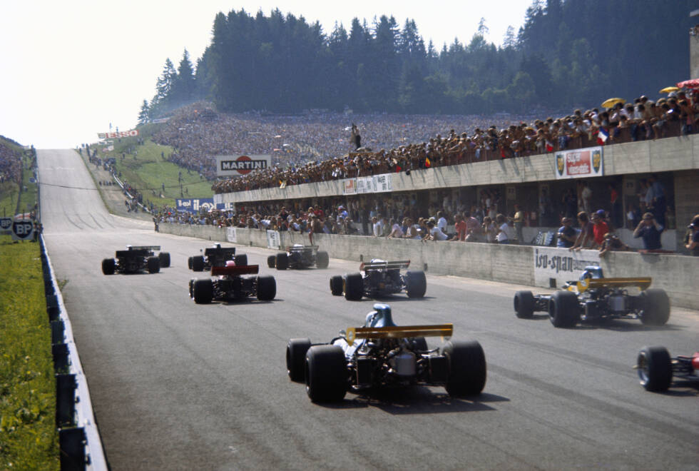 Foto zur News: 1971 stehen sowohl Marko (BRM) als auch Lauda (March) in der Startaufstellung des Grand Prix von Österreich. Jedoch haben beide nichts mit dem Sieg zu tun. Der Schweizer Jo Siffert triumphiert vor Emerson Fittipaldi und Tim Schenken. Das Rennen ist auch ein Jahr nach der Rindt-Tragödie gut besucht und wird zum Fixstern im Rennkalender.