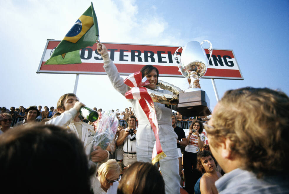 Foto zur News: Mit 214,55 km/h Durchschnittsgeschwindigkeit siegt Emerson Fittipaldi 1972 im Lotus 72 in Österreich. Die Strecke zählt mit ihren langen Geraden zu den schnellsten im gesamten Rennkalender. Es folgt 1973 der Sieg von Ronnie Peterson ebenfalls auf Lotus und 1974 jener von Carlos Reutemann im Brabham.