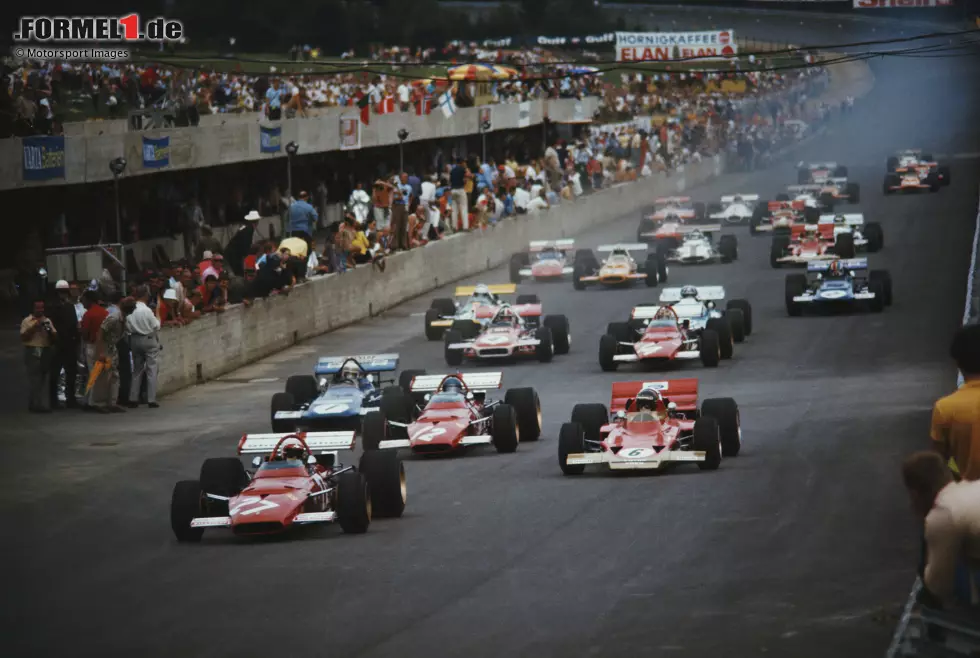 Für 1970 sichert sich die neue, 5,911 Kilometer lange Strecke unweit von Zeltweg den WM-Status für das Formel-1-Rennen. Die Rückkehr steht unter einem guten Stern, da zuvor Lokalmatador Rindt fünf Siege einfahren konnte. Die Euphorie im Land scheint grenzenlos zu sein, am 16. August wird das Rennen vor 83.000 Fans gestartet ... Foto zur News: Für 1970 sichert sich die neue, 5,911 Kilometer lange Strecke unweit von Zeltweg den WM-Status für das Formel-1-Rennen. Die Rückkehr steht unter einem guten Stern, da zuvor Lokalmatador Rindt fünf Siege einfahren konnte. Die Euphorie im Land scheint grenzenlos zu sein, am 16. August wird das Rennen vor 83.000 Fans gestartet ...