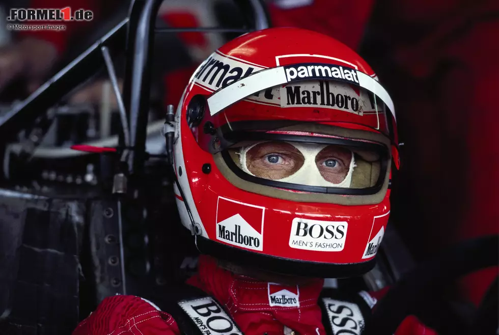 1984 schreibt Niki Lauda auf dem Österreichring Geschichte. Er liegt im WM-Kampf gegen Teamkollegen Prost nur 5,5 Punkte zurück. Nachdem der erste Start abgebrochen wird, kann sich der Wiener beim zweiten Versuch durchsetzen - und das mit argen Getriebeproblemen. Neuer WM-Führender! Foto zur News: 1984 schreibt Niki Lauda auf dem Österreichring Geschichte. Er liegt im WM-Kampf gegen Teamkollegen Prost nur 5,5 Punkte zurück. Nachdem der erste Start abgebrochen wird, kann sich der Wiener beim zweiten Versuch durchsetzen - und das mit argen Getriebeproblemen. Neuer WM-Führender!