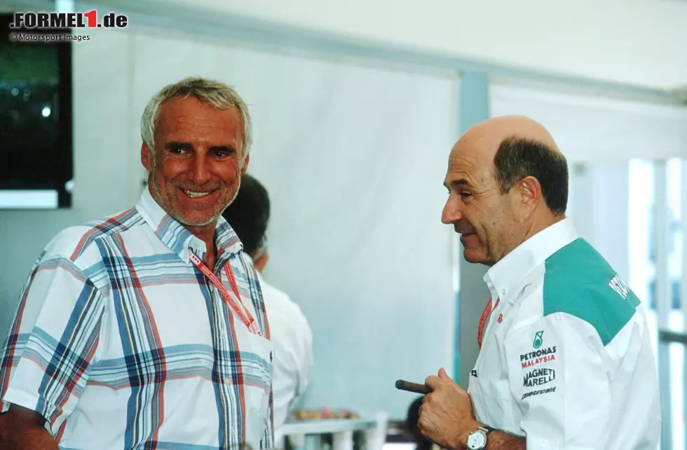 Die steirische Landesregierung will die Rennstrecke nach dem Formel-1-Weggang loswerden und findet in Red-Bull-Boss Dietrich Mateschitz einen Interessenten. Er plant ein großes Zentrum des Motorsports in Spielberg, gemeinsam mit Volkswagen, EADS, Magna und KTM. Doch daraus wird nichts. Foto zur News: Die steirische Landesregierung will die Rennstrecke nach dem Formel-1-Weggang loswerden und findet in Red-Bull-Boss Dietrich Mateschitz einen Interessenten. Er plant ein großes Zentrum des Motorsports in Spielberg, gemeinsam mit Volkswagen, EADS, Magna und KTM. Doch daraus wird nichts.