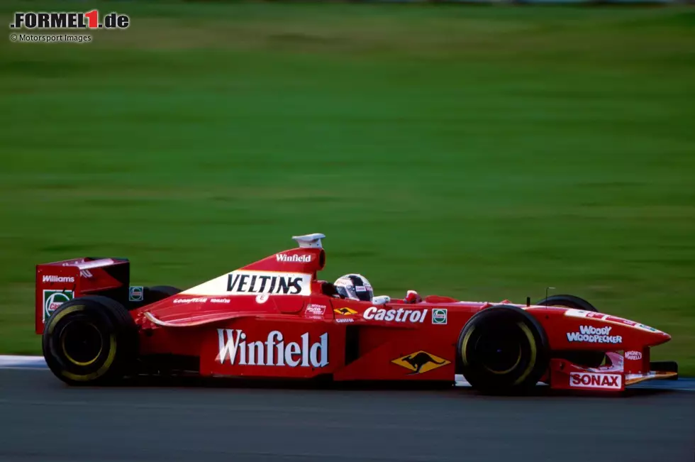 ... das 1998er-Modell nach einem Sponsorenwechsel in der Ferrari-Farbe Rot lackiert ist! Ferrari selbst aber ... Foto zur News: ... das 1998er-Modell nach einem Sponsorenwechsel in der Ferrari-Farbe Rot lackiert ist! Ferrari selbst aber ...