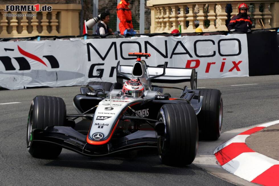 Foto zur News: 9. Grand Prix von Monaco 2005, Monte-Carlo (McLaren, P1): Es ist Räkkönens einziger Sieg auf dem legendären Stadtkurs. Eine überwältigende Leistung in der Qualifikation, in dem er sich die Pole sichert, hat zu diesem Erfolg beigetragen. Am Start kann sich Räikkönen gegen Alonso behaupten und baut seine Führung anschließend aus.