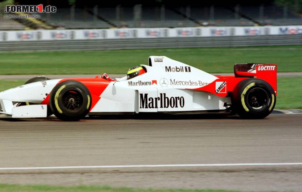 Foto zur News: 1996: McLaren-Mercedes MP4/11 - Seine erste Formel-1-Erfahrung sammelt Ralf Schumacher in einem McLaren in Silverstone, doch für das britische Traditionsteam fährt er keine Rennen. Seine Formel-1-Karriere beginnt erst ...