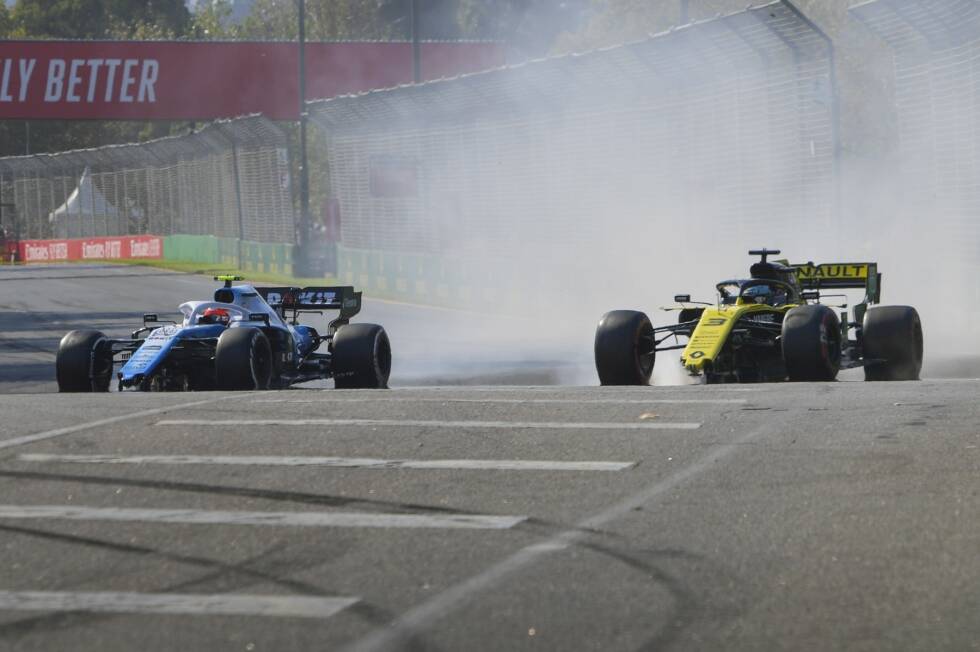 Foto zur News: ... das sich nicht bezahlt macht. Schon im ersten Rennen scheidet er nach wenigen Metern aus. Nur in wenigen Grands Prix kann das französische Werksteam ansprechende Leistungen zeigen, weshalb Ricciardo zusehends die Lust verliert.
