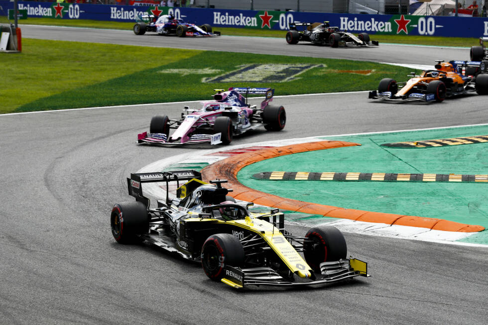 Foto zur News: Vom Ziel, die Spitze des Mittelfeldes anzuführen, ist Renault weit entfernt und wird in der Saison von McLaren überrumpelt. Selbst ein Siegfahrer wie Ricciardo kann im R.S.19 keine Wunder vollbringen, seine beste Platzierung: Rang vier in Italien. In der Gesamtwertung beendet er die Saison auf dem neunten Rang.