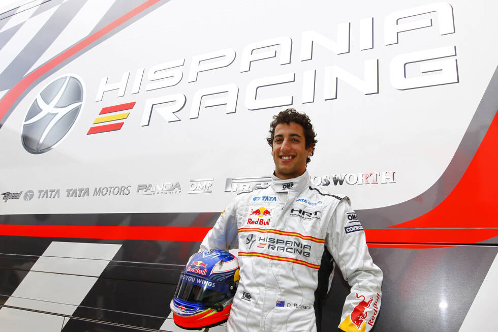 Foto zur News: Am 30. Juni dann die Überraschung: Ricciardo wird zu Saisonmitte dank eines Deals zwischen Helmut Marko und Colin Kolles Stammfahrer bei HRT und erbt dort den Platz von Narain Karthikeyan. Wenige Tage später gibt er sein Formel-1-Debüt in Silverstone.