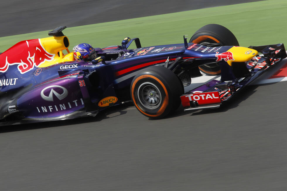 Foto zur News: Beim Young-Driver-Test in Silverstone darf die Nachwuchshoffnung schließlich im aktuellen Red Bull RB9 von Vettel und Webber Platz nehmen. Zu jenem Zeitpunkt ist bereits bekannt, dass der Australier das Topteam zu Saisonende verlassen wird ...