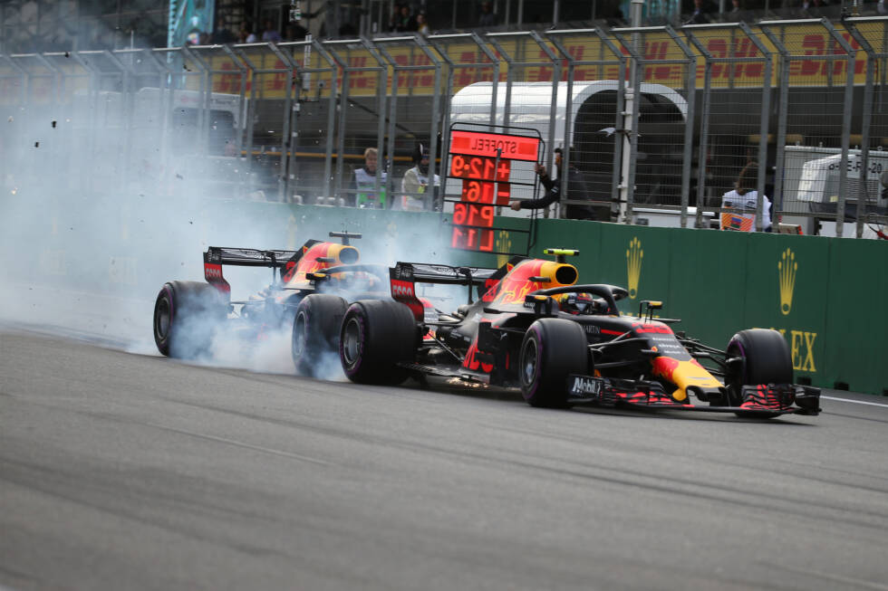 Foto zur News: ... die Spannungen mit Verstappen nehmen zu und finden im Bullen-Crash in Aserbaidschan den vorläufigen Höhepunkt. Obwohl ihm Red Bull eine Vertragsverlängerung anbietet, will Ricciardo einen Neustart. Daher entscheidet er sich für einen Wechsel zu Renault, womit er ein großes Risiko eingeht, ...