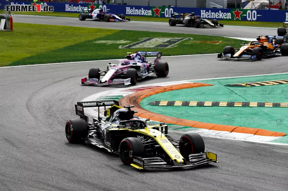 Vom Ziel, die Spitze des Mittelfeldes anzuführen, ist Renault weit entfernt und wird in der Saison von McLaren überrumpelt. Selbst ein Siegfahrer wie Ricciardo kann im R.S.19 keine Wunder vollbringen, seine beste Platzierung: Rang vier in Italien. In der Gesamtwertung beendet er die Saison auf dem neunten Rang. Foto zur News: Vom Ziel, die Spitze des Mittelfeldes anzuführen, ist Renault weit entfernt und wird in der Saison von McLaren überrumpelt. Selbst ein Siegfahrer wie Ricciardo kann im R.S.19 keine Wunder vollbringen, seine beste Platzierung: Rang vier in Italien. In der Gesamtwertung beendet er die Saison auf dem neunten Rang.