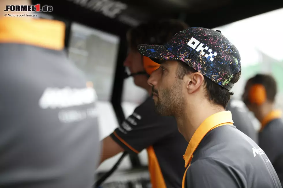 Auch 2022 bringt nicht die Wende. Das interne Qualifyingduell gegen Norris verliert Ricciardo haushoch mit 2:20, sein eigentlich noch ein Jahr laufender McLaren-Vertrag wird vorzeitig aufgelöst. Weil es keine attraktiven Optionen gibt, nimmt sich Ricciardo für 2023 eine Auszeit ... Foto zur News: Auch 2022 bringt nicht die Wende. Das interne Qualifyingduell gegen Norris verliert Ricciardo haushoch mit 2:20, sein eigentlich noch ein Jahr laufender McLaren-Vertrag wird vorzeitig aufgelöst. Weil es keine attraktiven Optionen gibt, nimmt sich Ricciardo für 2023 eine Auszeit ...