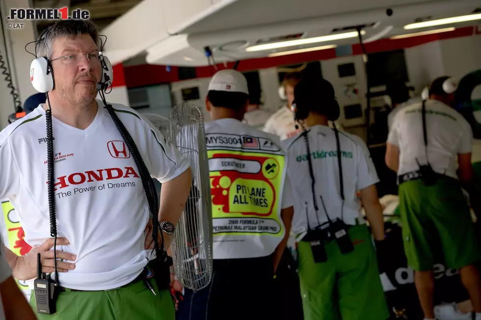 Ross Brawn zu Brawn (2009): Ein Sonderfall, doch das Risiko ist dafür umso größer, als Ross Brawn sich Anfang 2009 entscheidet, die Überreste des Honda-Werksteams aufzukaufen. Der Brite könnte sich entspannt in den Ruhestand verabschieden, doch er ahnt, dass dort ein Weltmeisterauto in der Garage steht. Er will es noch einmal wissen! Foto zur News: Ross Brawn zu Brawn (2009): Ein Sonderfall, doch das Risiko ist dafür umso größer, als Ross Brawn sich Anfang 2009 entscheidet, die Überreste des Honda-Werksteams aufzukaufen. Der Brite könnte sich entspannt in den Ruhestand verabschieden, doch er ahnt, dass dort ein Weltmeisterauto in der Garage steht. Er will es noch einmal wissen!