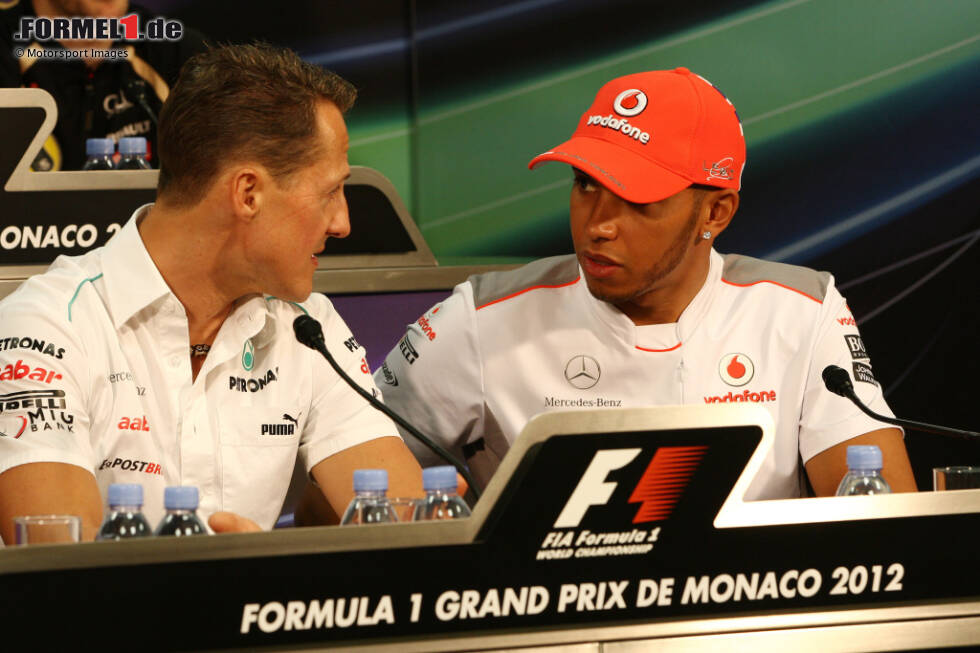 Lewis Hamilton zu Mercedes (2013): Einen Wechsel von McLaren zu Mercedes würde heute wohl niemand mehr als "riskant" bezeichnen. Doch als Hamilton 2012 bei den Silberpfeilen unterschreibt, ist die Formel-1-Welt noch eine andere. Seit man 2010 mit einem Werksteam zurückgekehrt ist, beendet Mercedes die WM immer hinter dem Kunden McLaren. Lewis Hamilton zu Mercedes (2013): Einen Wechsel von McLaren zu Mercedes würde heute wohl niemand mehr als "riskant" bezeichnen. Doch als Hamilton 2012 bei den Silberpfeilen unterschreibt, ist die Formel-1-Welt noch eine andere. Seit man 2010 mit einem Werksteam zurückgekehrt ist, beendet Mercedes die WM immer hinter dem Kunden McLaren.
