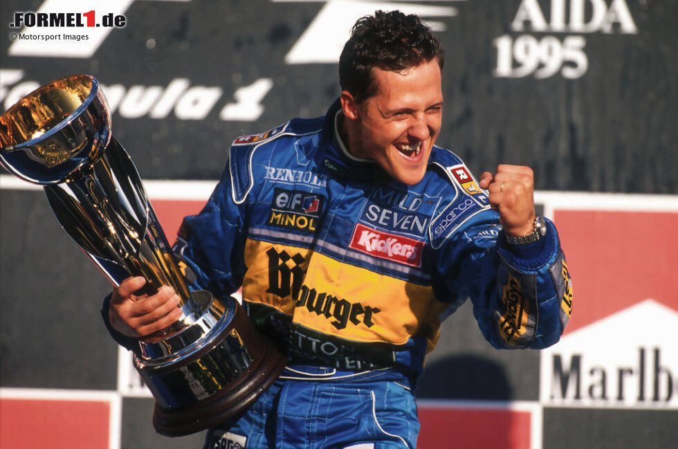 Foto zur News: Michael Schumacher zu Ferrari (1996): Während &quot;Schumi&quot; mit Benetton 1994 und 1995 zweimal Weltmeister wird, wartet die Scuderia damals bereits seit 1979 auf einen weiteren Fahrertitel. Große Namen wie Prost oder Mansell scheitern über die Jahre an dieser Aufgabe. Doch Schumacher geht das Risiko ein.
