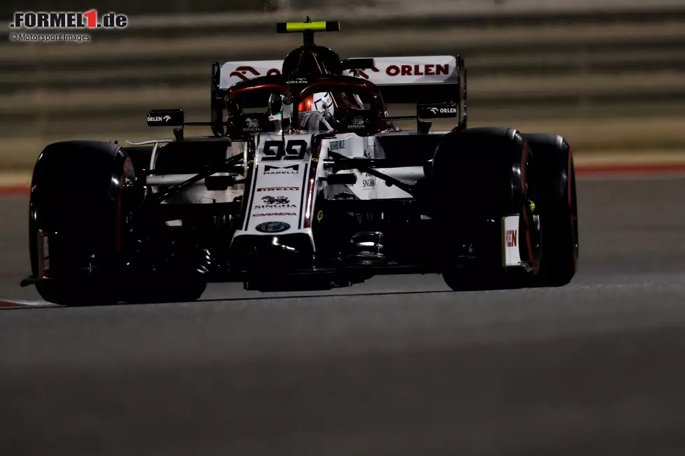 Antonio Giovinazzi (2): Als einziger aus den drei Hinterbänklerteams den Sprung in Q2 geschafft und dort sogar Norris im McLaren geschlagen. Im Rennen auf P13 direkt hinter Vettel im Werks-Ferrari und erneut bester Hinterbänkler. Keine Fehler gemacht und viel mehr war wohl nicht drin. Das belohnen wir mit einer 2. Foto zur News: Antonio Giovinazzi (2): Als einziger aus den drei Hinterbänklerteams den Sprung in Q2 geschafft und dort sogar Norris im McLaren geschlagen. Im Rennen auf P13 direkt hinter Vettel im Werks-Ferrari und erneut bester Hinterbänkler. Keine Fehler gemacht und viel mehr war wohl nicht drin. Das belohnen wir mit einer 2.