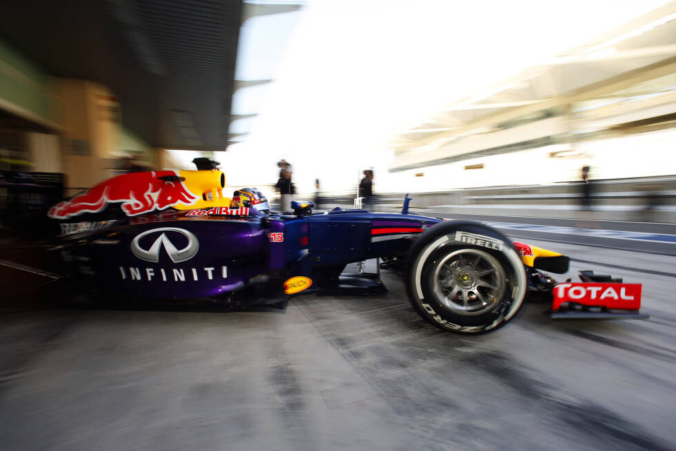 Foto zur News: Die Krönung folgt nach Saisonende: Beim Abu-Dhabi-Test darf Sainz erneut im aktuellen Red Bull RB10 Platz nehmen. Helmut Marko ist begeistert: &quot;Da hat er gezeigt, dass er für die Formel 1 bereit ist.&quot; Das sollte aber nicht das letzte Highlight des Jahres werden ...