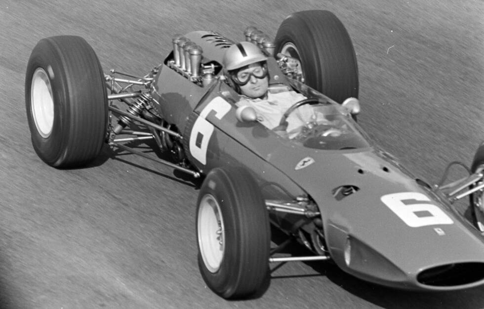 Foto zur News: Nino Vaccarella (1965): Auch der Italiener fährt nur ein einziges Mal für die Scuderia. Der zwölfte Platz beim Heimspiel in Monza ist zugleich sein letzter Einsatz in der Formel 1. Seine Bilanz: Vier Starts, null Punkte. Seinen größten Erfolg feiert er 1964, als er die 24 Stunden von Le Mans gewinnen kann.