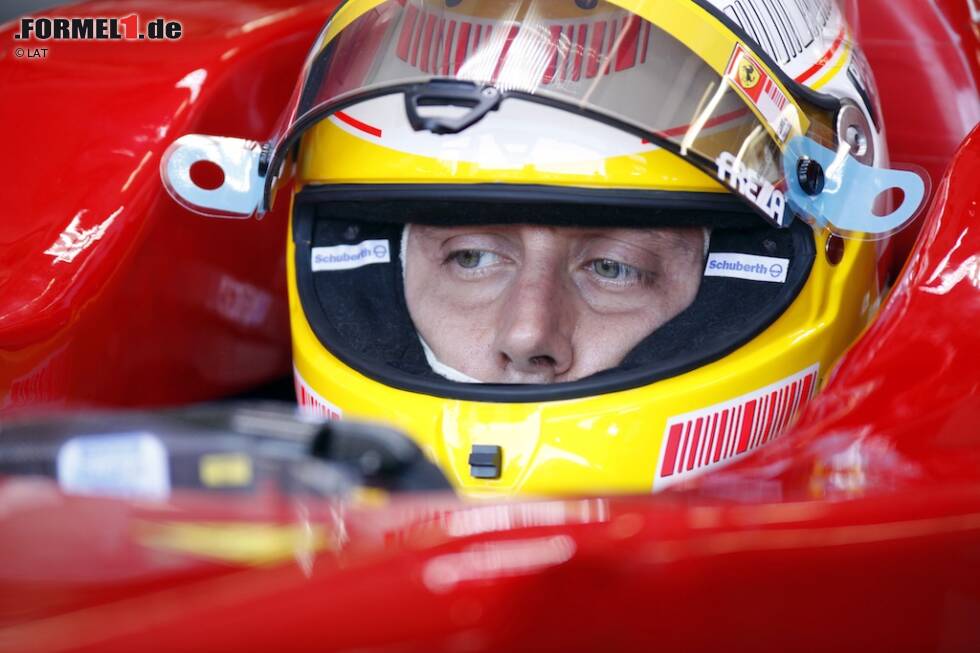 Luca Badoer (2009): Bevor man Fisichella in den F60 setzt, darf Testpilot Badoer für zwei Rennen als Massa-Ersatz ran. Für ihn geht ein Traum in Erfüllung, sportlich ist es aber eher ein Alptraum. Bei seinem ersten Formel-1-Rennen nach fast zehn Jahren qualifiziert er sich mit Abstand als Letzter. Punkte holt er in beiden Einsätzen nicht. Luca Badoer (2009): Bevor man Fisichella in den F60 setzt, darf Testpilot Badoer für zwei Rennen als Massa-Ersatz ran. Für ihn geht ein Traum in Erfüllung, sportlich ist es aber eher ein Alptraum. Bei seinem ersten Formel-1-Rennen nach fast zehn Jahren qualifiziert er sich mit Abstand als Letzter. Punkte holt er in beiden Einsätzen nicht.