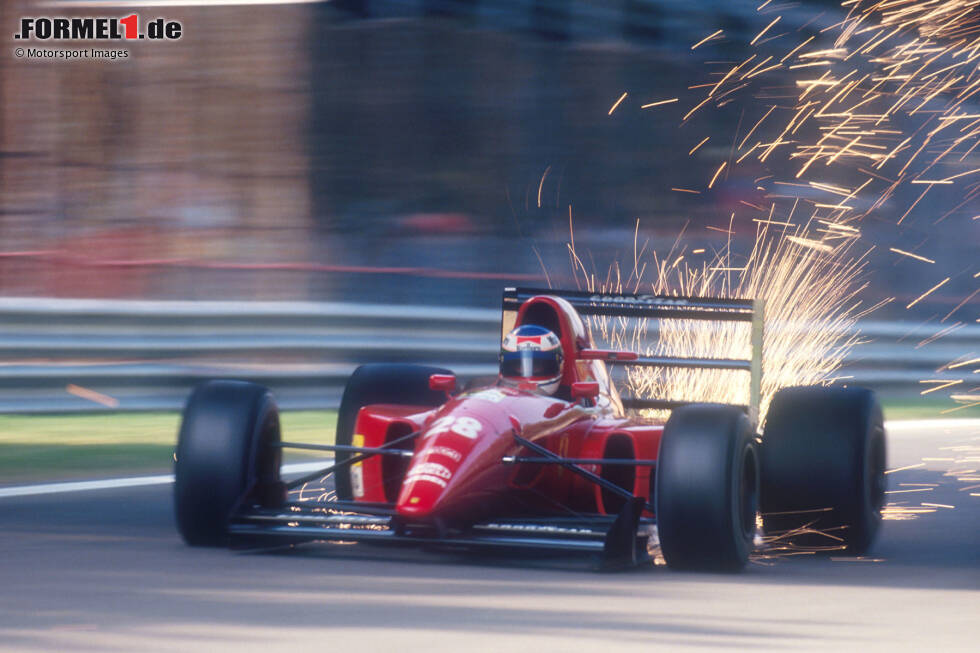 Foto zur News: Ivan Capelli (1992): Seine ersten beiden Rennen für Ferrari fährt Larini übrigens Ende 1992, weil man Landsmann Capelli damals zwei Rennen vor Saisonrennen vor die Tür setzt. Dessen Gastspiel bei der Scuderia ist nicht von Erfolg gekrönt. In 14 Rennen holt er drei magere Punkte - und logischerweise keinen Sieg.