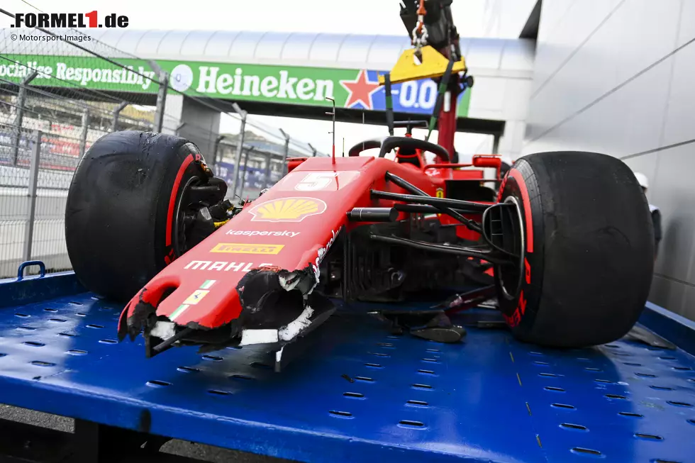 Foto zur News: Sebastian Vettel (5): Uns blutet das Herz, aber rein objektiv ist an diesem Wochenende keine andere Note möglich. Nicht nach dem selbstverschuldeten Crash im Qualifying und einem Rennen, das er hinter zwei Kundenautos von Alfa und Haas beendet. Mildernde Umstände bringt eine schlechte Strategie, aber das alleine reicht nicht für eine 4.