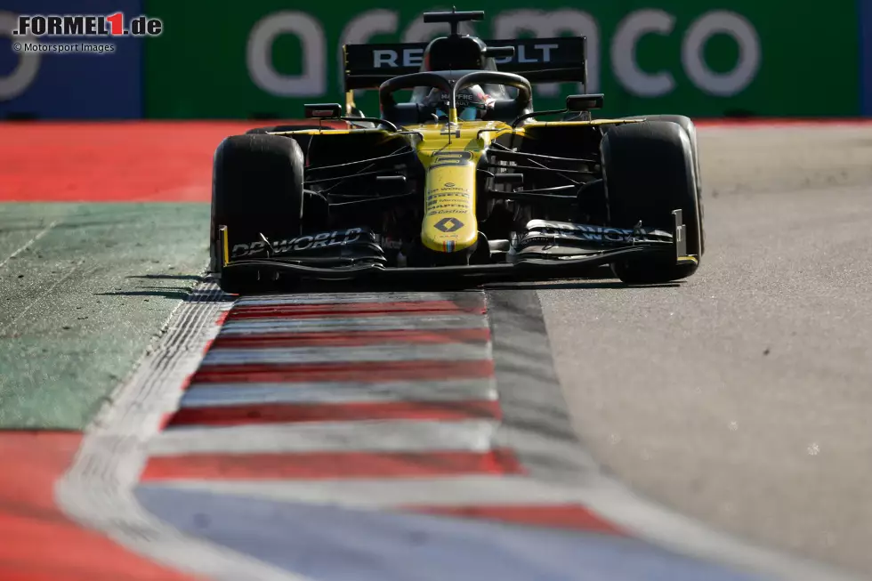 Daniel Ricciardo (2): Nach dem Start kurzzeitig sogar auf P3, am Ende P5. Im Renault eine gute Leistung. Die Fünf-Sekunden-Strafe hat er sich komplett unnötig eingehandelt, umso cooler war dafür seine Reaktion darauf. Ocon am Samstag und am Sonntag über weite Strecken wieder einmal klar im Griff gehabt. Foto zur News: Daniel Ricciardo (2): Nach dem Start kurzzeitig sogar auf P3, am Ende P5. Im Renault eine gute Leistung. Die Fünf-Sekunden-Strafe hat er sich komplett unnötig eingehandelt, umso cooler war dafür seine Reaktion darauf. Ocon am Samstag und am Sonntag über weite Strecken wieder einmal klar im Griff gehabt.