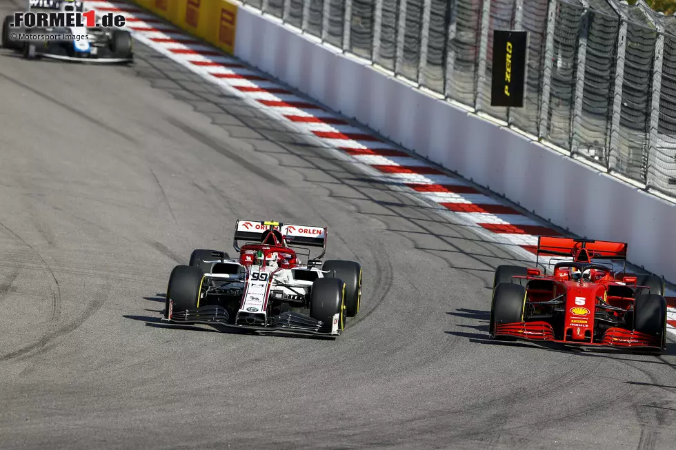 Antonio Giovinazzi (3): P11 im Alfa Romeo ist durchaus eine ordentliche Leistung, viel mehr kann man in dem Auto nicht erwarten. Für eine 2 hätte es dann aber doch noch ein kleines Bisschen mehr sein müssen. Entweder eine Top-10-Platzierung oder zumindest im Qualifying der Einzug in Q2, wo er nur 17. wurde. Foto zur News: Antonio Giovinazzi (3): P11 im Alfa Romeo ist durchaus eine ordentliche Leistung, viel mehr kann man in dem Auto nicht erwarten. Für eine 2 hätte es dann aber doch noch ein kleines Bisschen mehr sein müssen. Entweder eine Top-10-Platzierung oder zumindest im Qualifying der Einzug in Q2, wo er nur 17. wurde.