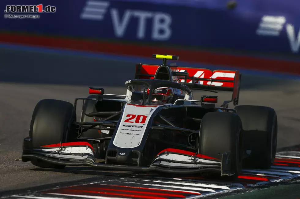 Kevin Magnussen (3): Schlechtes Qualifying, aber dafür ein Bombenstart. Lag nach der ersten Runde in den Punkten, obwohl er nur von P18 kam! Konnte die Position im Haas verständlicherweise nicht halten, am Ende P12. Trotzdem ein sehr ordentliches Rennen, sogar mit der Tendenz zur 2. Foto zur News: Kevin Magnussen (3): Schlechtes Qualifying, aber dafür ein Bombenstart. Lag nach der ersten Runde in den Punkten, obwohl er nur von P18 kam! Konnte die Position im Haas verständlicherweise nicht halten, am Ende P12. Trotzdem ein sehr ordentliches Rennen, sogar mit der Tendenz zur 2.