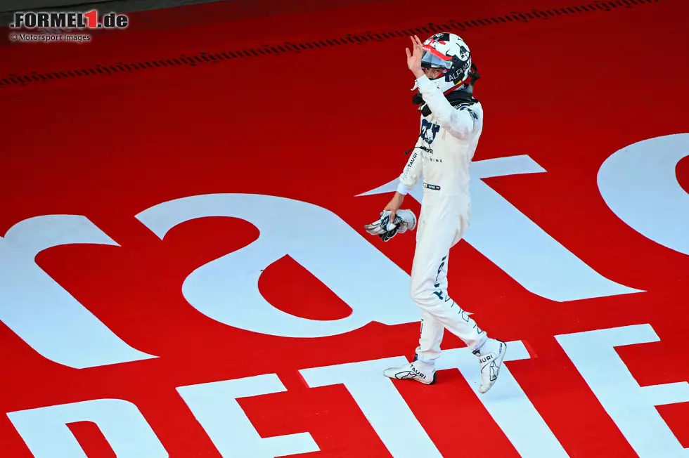 Foto zur News: Daniil Kwjat (2): Am Samstag wie fast immer langsamer als Gasly, insgesamt bei seinem Heimrennen aber etwas stärker als der Teamkollege. Hat die Strategie mit dem Start auf den harten Reifen perfekt umgesetzt und einen guten achten Platz geholt. Hätte in der Schlussphase sogar Ocon im Renault noch überholen können.