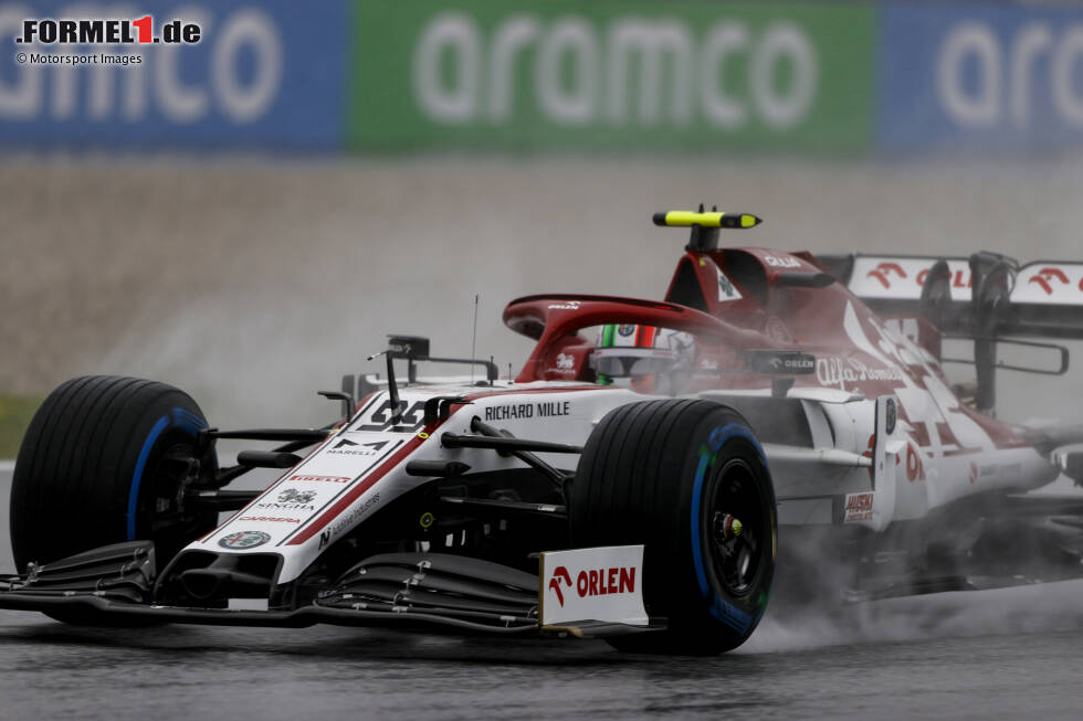 Antonio Giovinazzi (5): Sein Wochenende war mit dem Fehler im Qualifying faktisch gelaufen. Von Startplatz 19 aus ging im Rennen nichts mehr. Doppelt bitter: Die von ihm ausgelöste rote Flagge versaute auch dem Teamkollegen die Runde in Q1. Das Glück aus der Vorwoche (P9) hatte er dieses Mal nicht. Antonio Giovinazzi (5): Sein Wochenende war mit dem Fehler im Qualifying faktisch gelaufen. Von Startplatz 19 aus ging im Rennen nichts mehr. Doppelt bitter: Die von ihm ausgelöste rote Flagge versaute auch dem Teamkollegen die Runde in Q1. Das Glück aus der Vorwoche (P9) hatte er dieses Mal nicht.